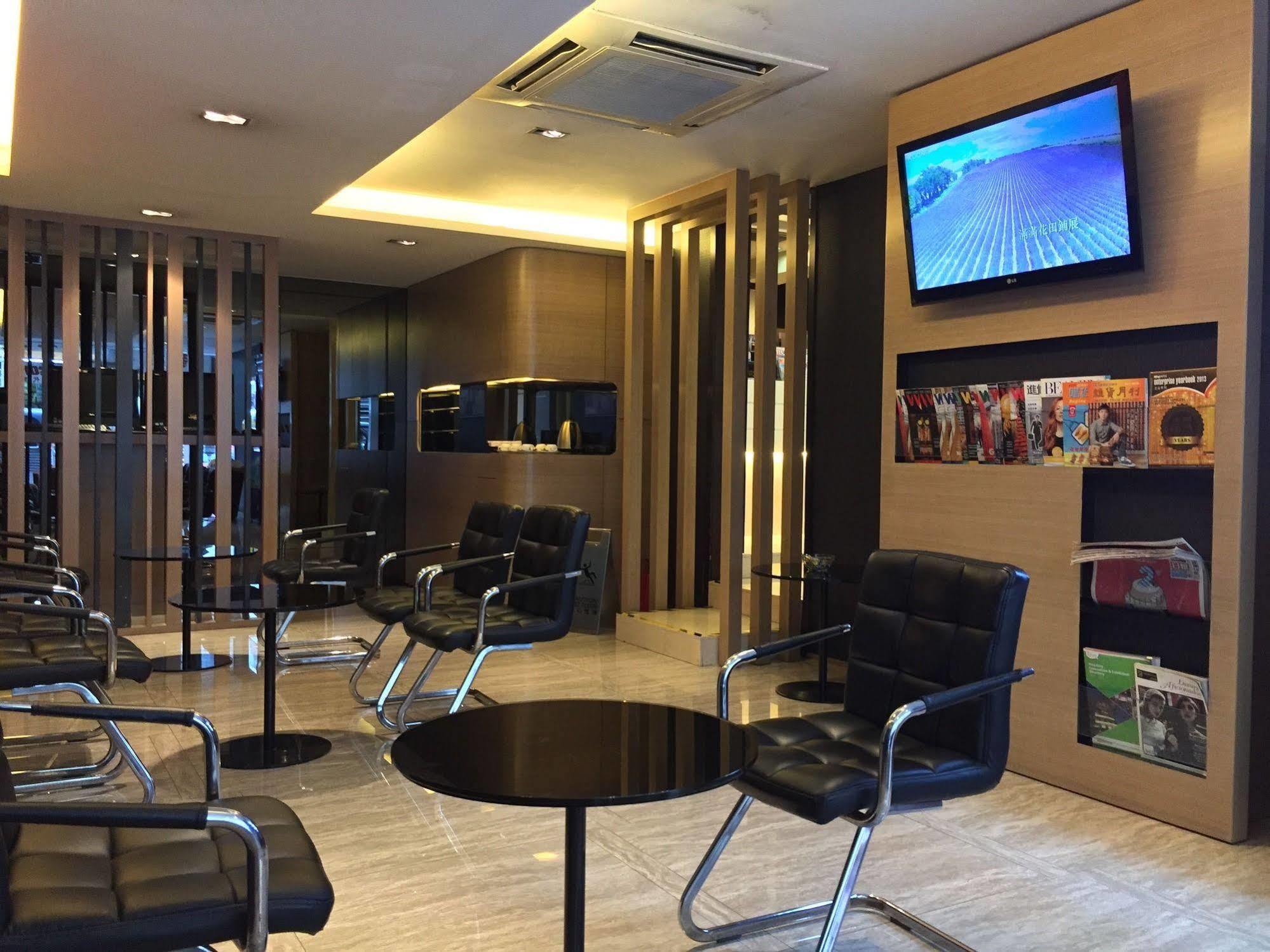 Metacity Mk 名廸旺角 Hong Kong Luaran gambar
