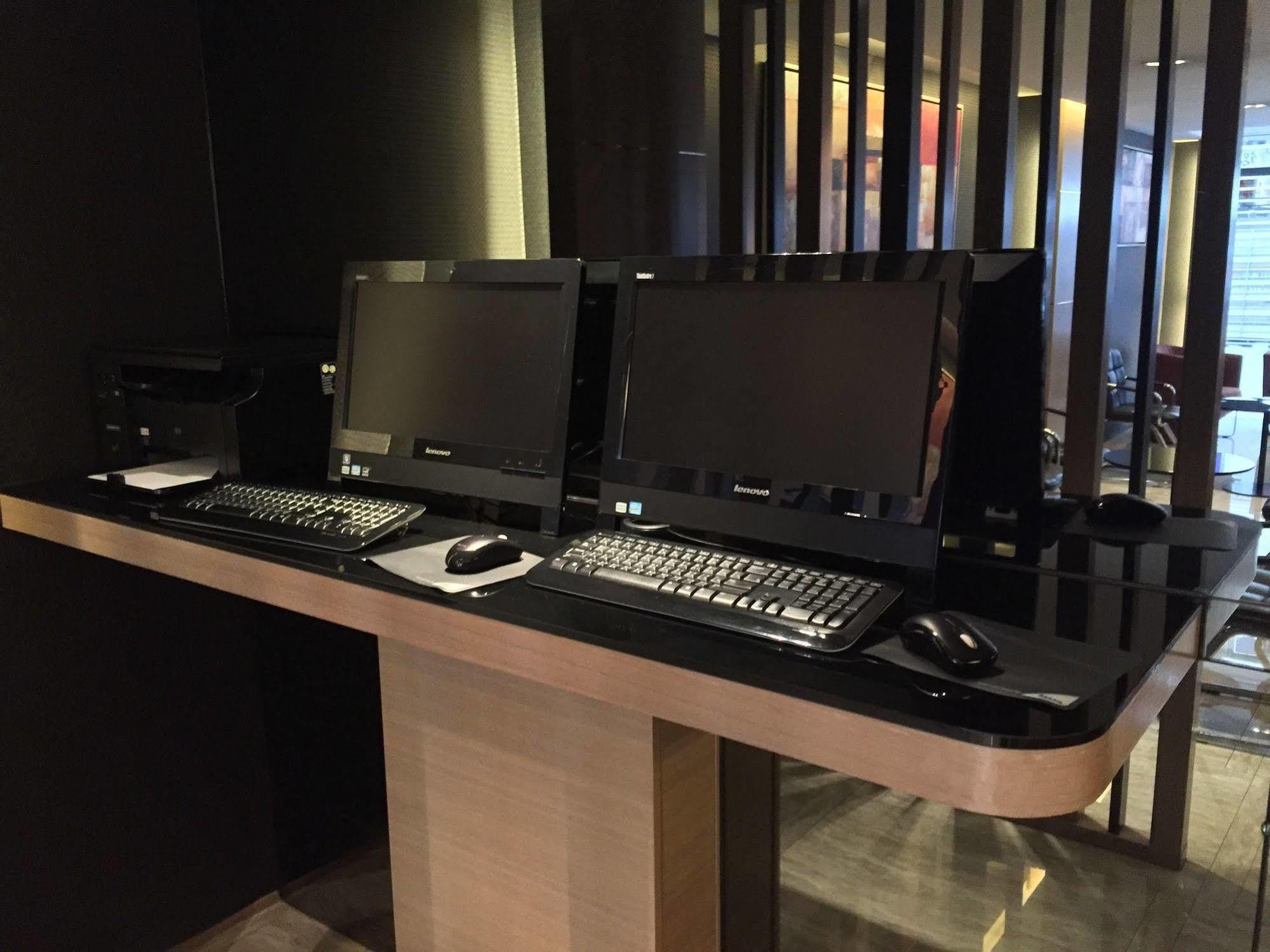 Metacity Mk 名廸旺角 Hong Kong Luaran gambar